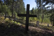An old wooden cross marks a long forgotten grave in the cemetery of the ghost town of Phoenix