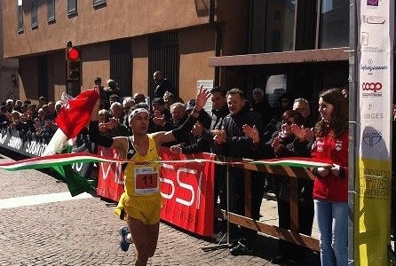  l’azzurro Ruggero Pertile sul traguardo della Unesco Cities Marathon 2013, dove si è laureato campione italiano.JPG