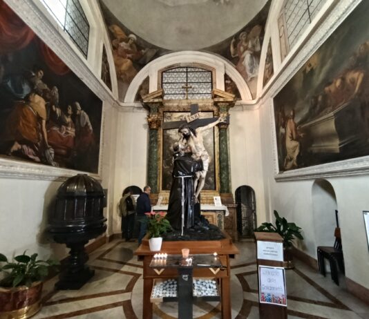 La tomba di De Chirico. Una cappella segreta nel cuore di Trastevere